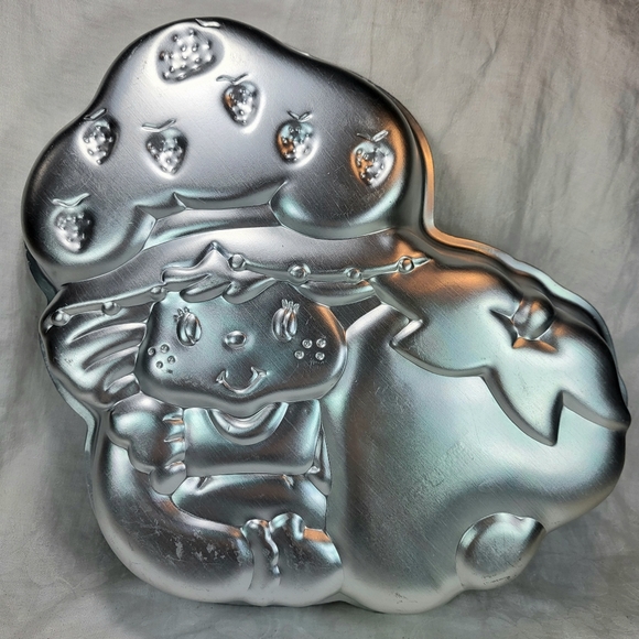 Wilton Other - Wilton Strawberry Shortcake Cake PAN 502-3835 American Greetings 1983